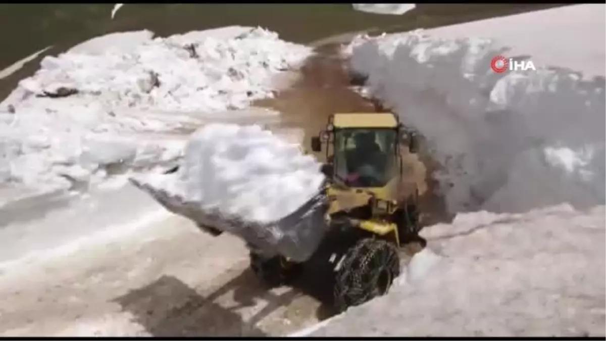 Trabzon\'da karla kaplı yayla yolları açılıyor