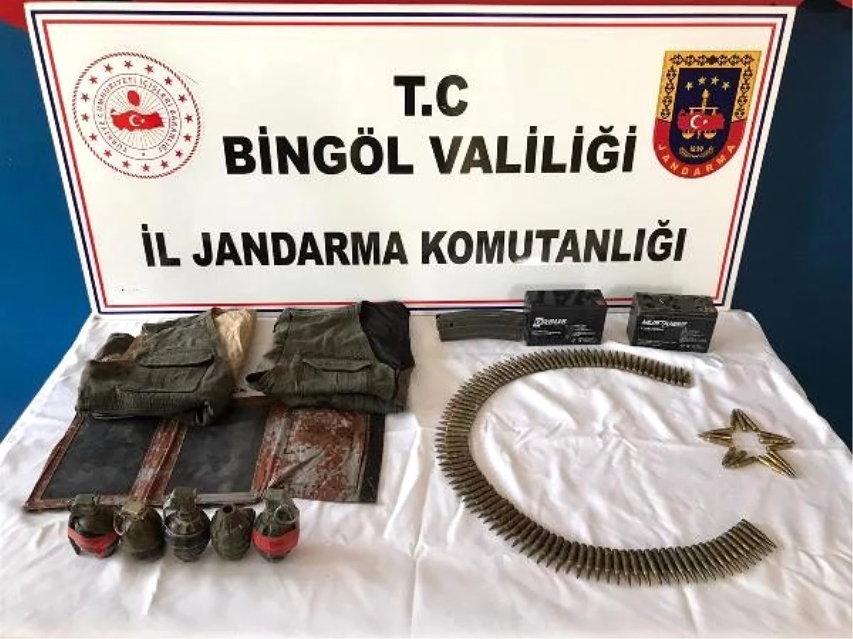 Bingöl\'de, PKK\'nın toprağa gömülü el bombaları bulundu