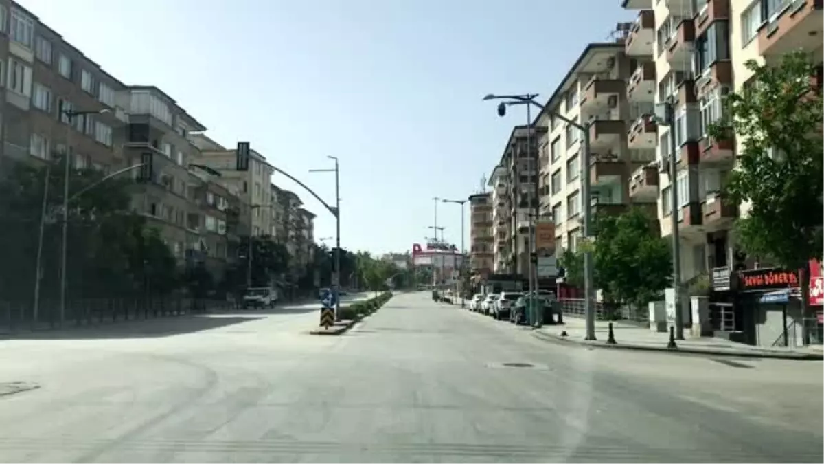 Cadde ve sokaklar boş kaldı