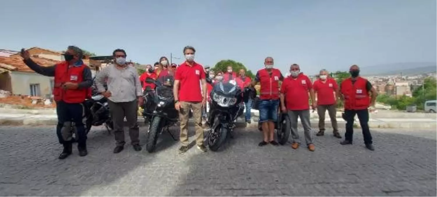 Hüsnü Şenlendirici, Roman mahallesinde gıda kolisi dağıttı