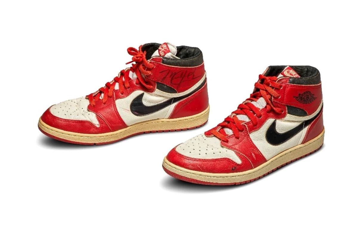 Michael Jordan\'ın imzalı ayakkabısı 560 bin Dolar\'a satıldı