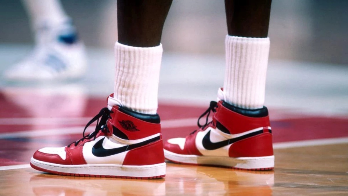 Michael Jordan\'ın NBA\'deki ilk sezonunda giydiği ayakkabılar açık artırmada 560 bin dolara satıldı