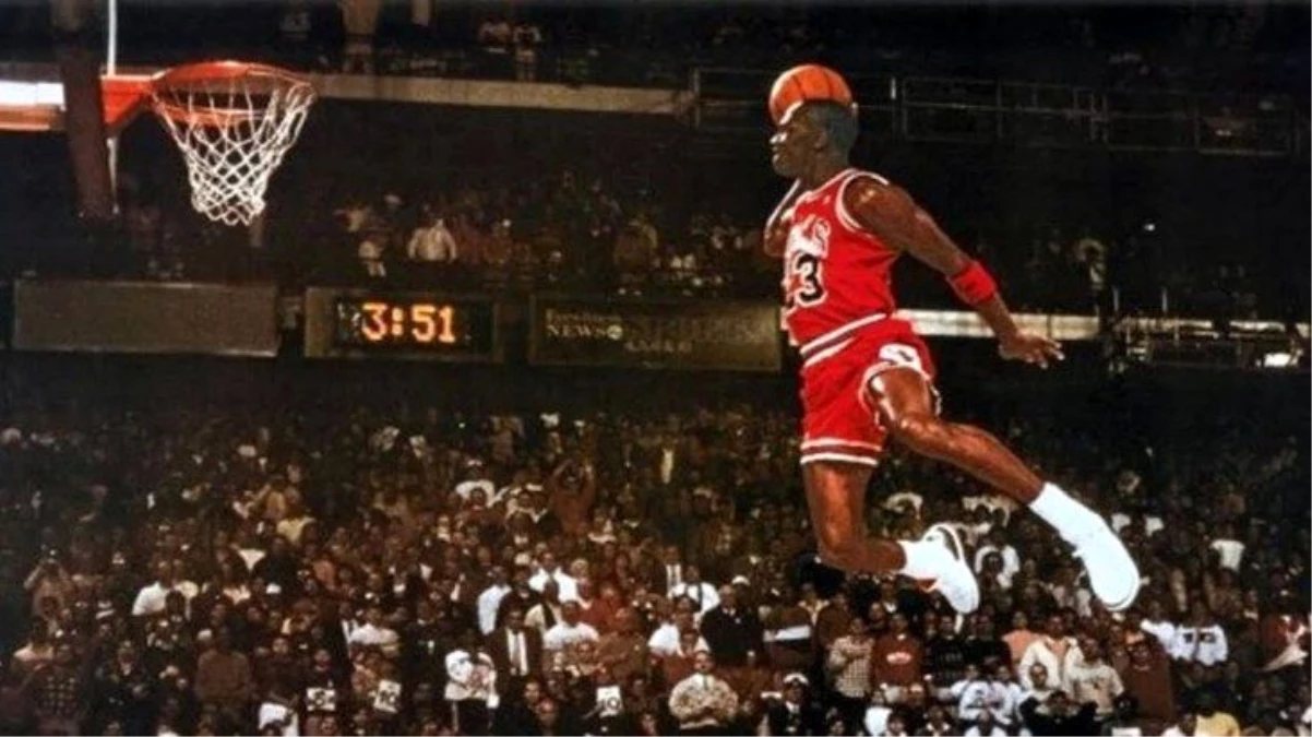 NBA efsanesi Michael Jordan\'ın ayakkabıları 560 bin dolara satıldı