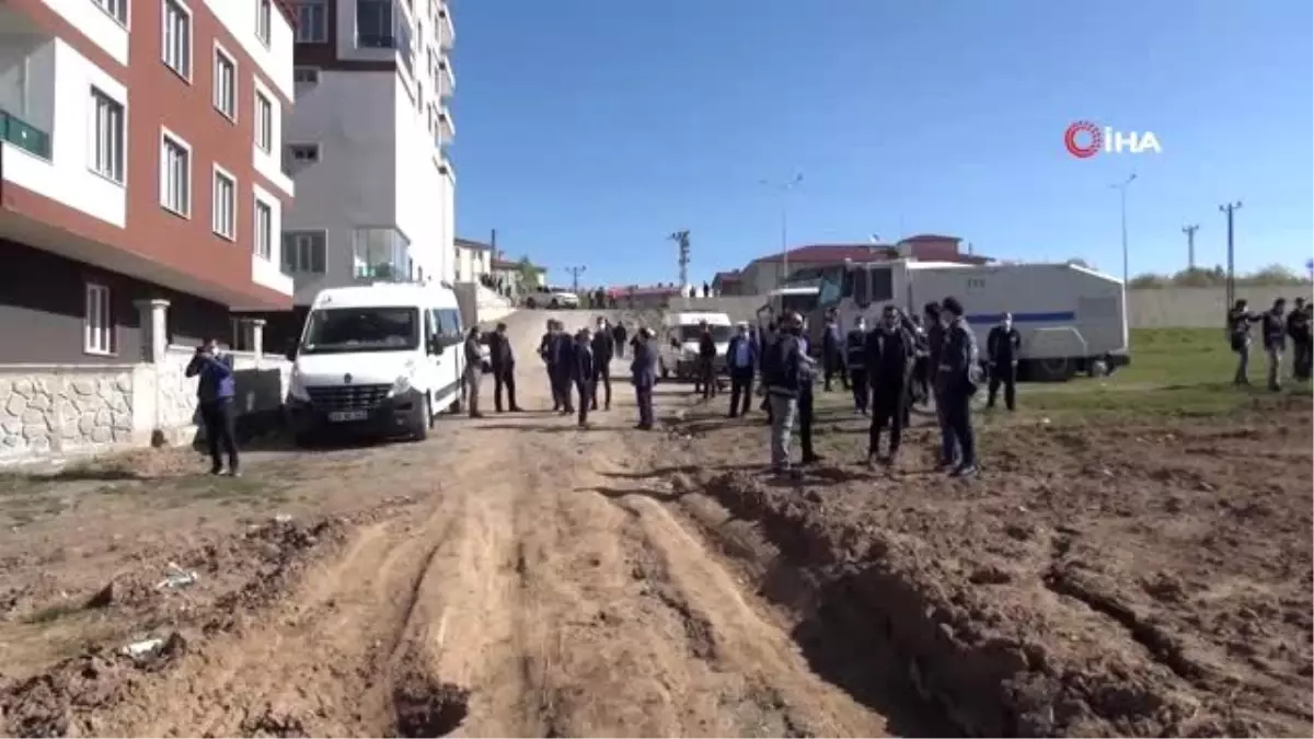 Van Gölü sahilindeki kaçak yapılar yıktırıldı