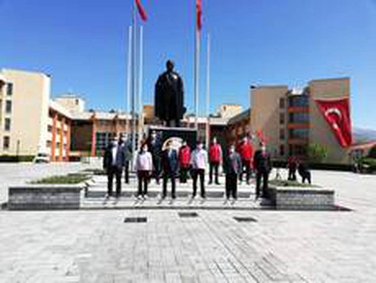 19 Mayıs çelenk sunma töreni düzenlendi