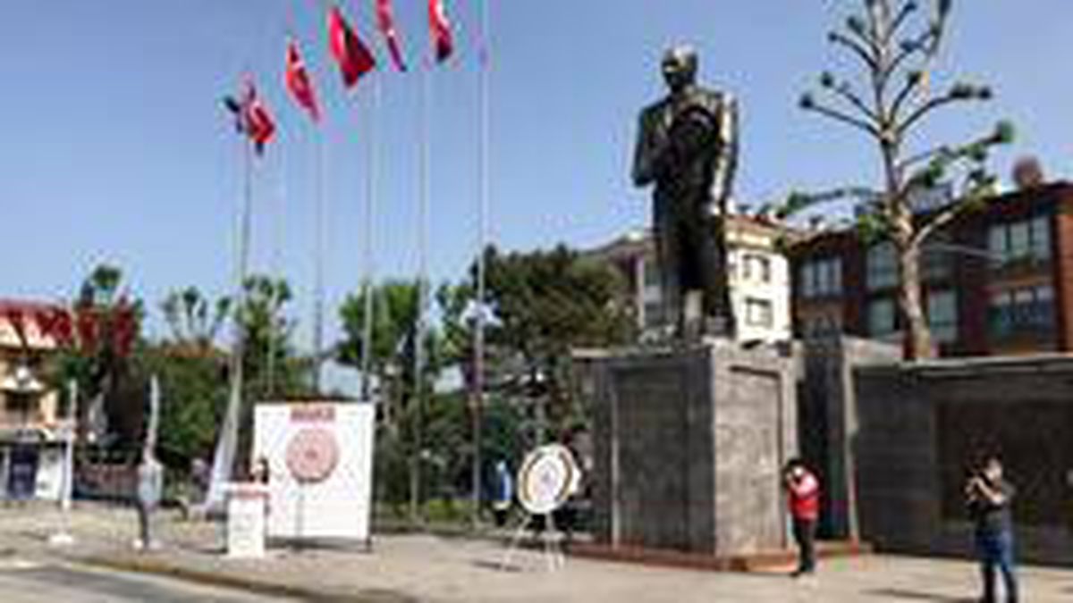 19 Mayıs Düzce\'de sade bir törenle kutlandı