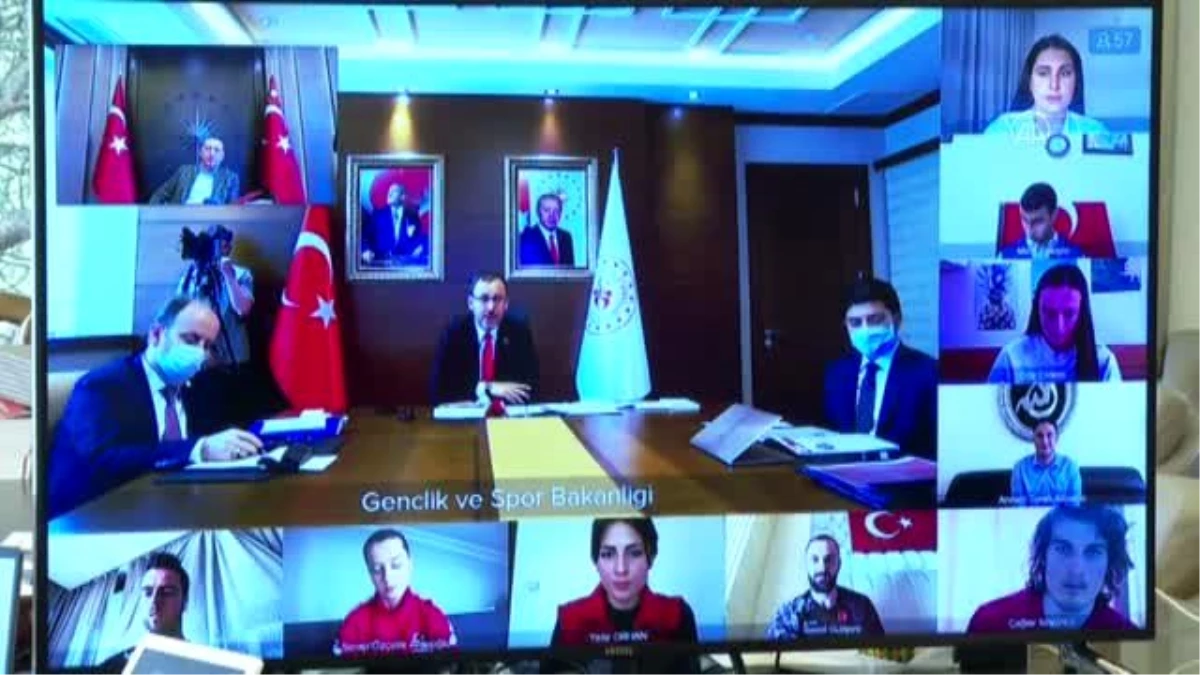 Cumhurbaşkanı Erdoğan, gençler ve sporcularla video konferans yöntemiyle görüştü (4)