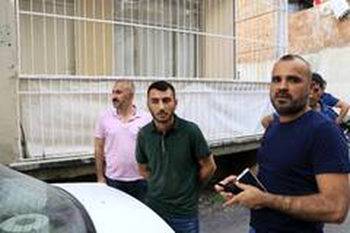 \'Dur\' ihtarına uymayan şüpheli aracının lastiklerine ateş edilerek yakalandı