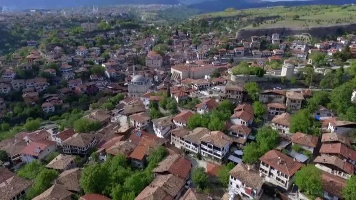 Kubat "vazgeçilmeyen türküler"i asırlık konakta seslendirecek- Drone