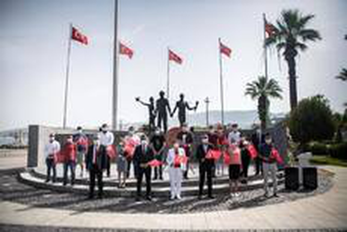 Kuşadası\'nda 19 Mayıs coşkusu balkonlarda yaşanacak