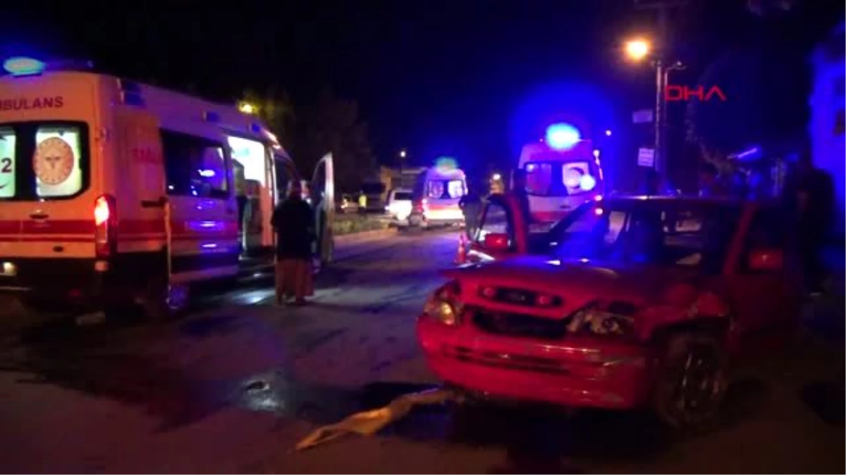 KÜTAHYA-Kütahya\'da iki otomobil çarpıştı 7 yaralı