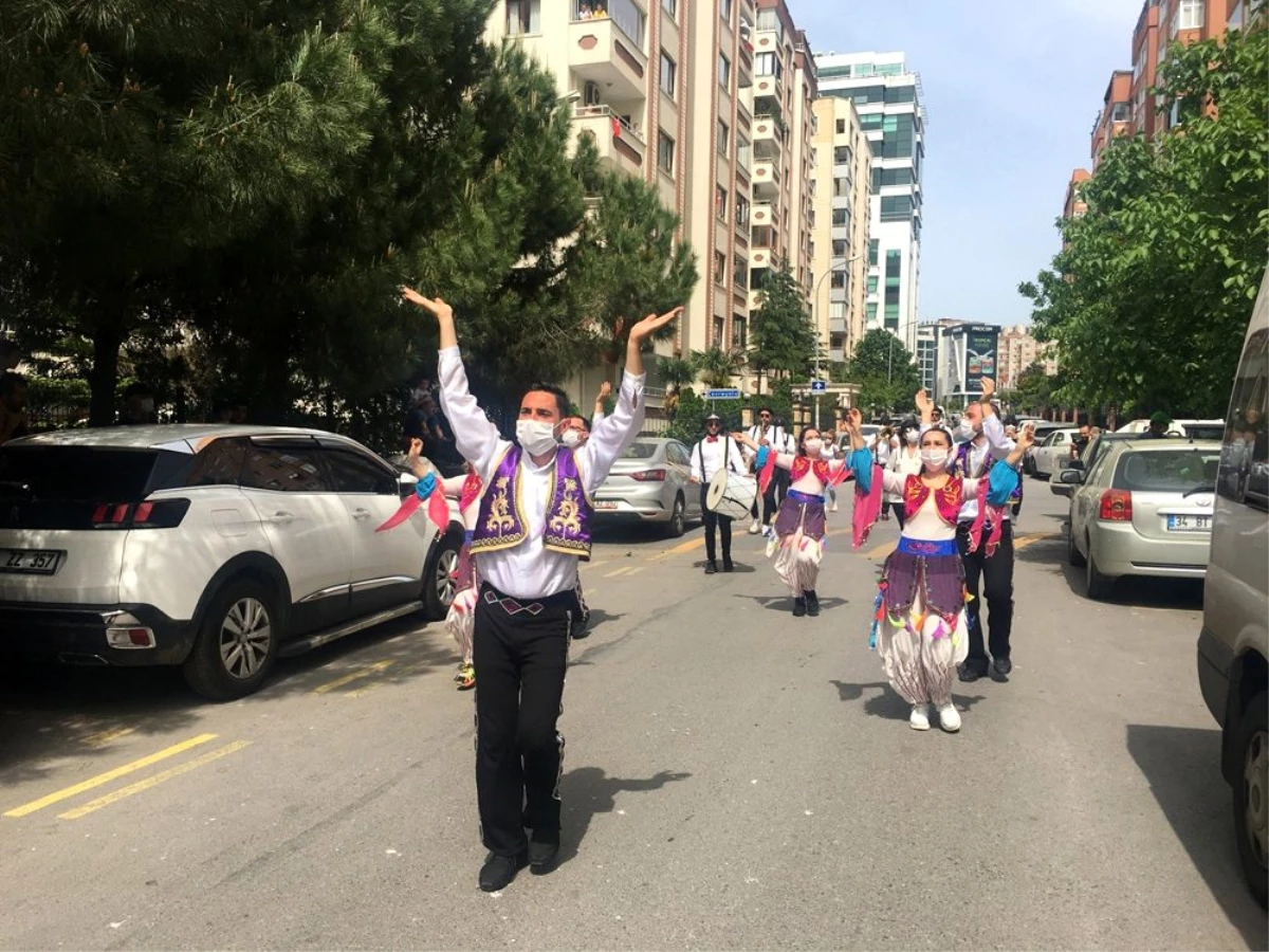 Maltepe sokakları 19 Mayıs\'ta dans ve müziklerle şenlendi