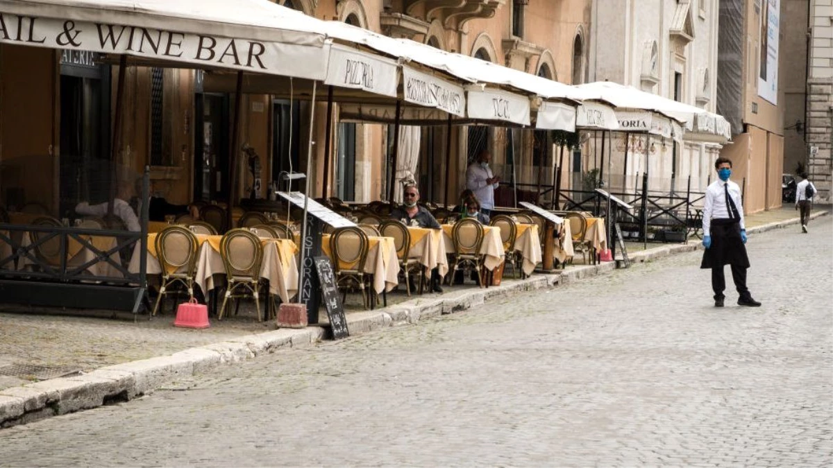 Roma\'da koronavirüs karantinası sonrası \'yeni normal\': Garsonlara özel hayatınızı açıklamak