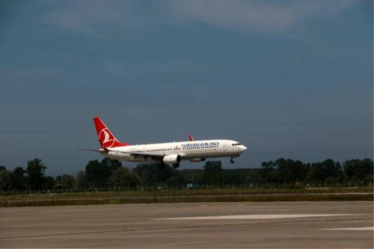 THY uçağı 19 Mayıs özel uçuşu için İstanbul\'dan havalandı (2)
