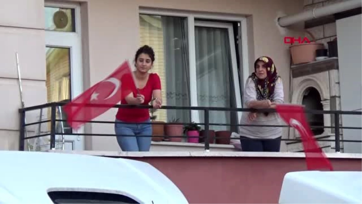 Tokat\'ta balkonlarda İstiklal Marşı okundu