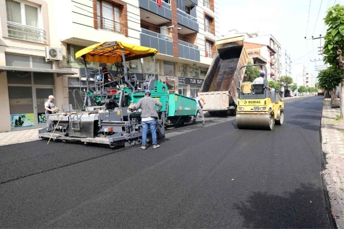 Akhisar Belediyesi, asfalt çalışmalarına son sürat devam ediyor