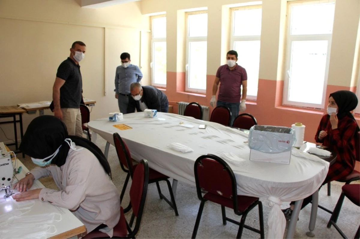 Hizan\'da sınava girecek öğrencilere maske desteği