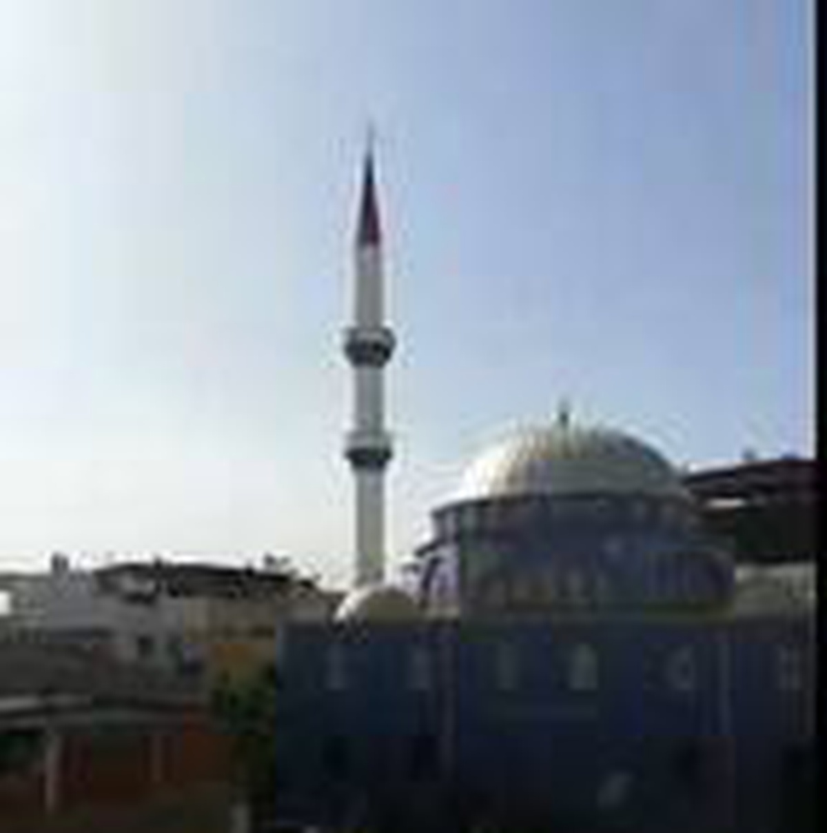 İzmir\'de merkezi sisteme girenler, camilerden \'müzik\' yayını yaptı