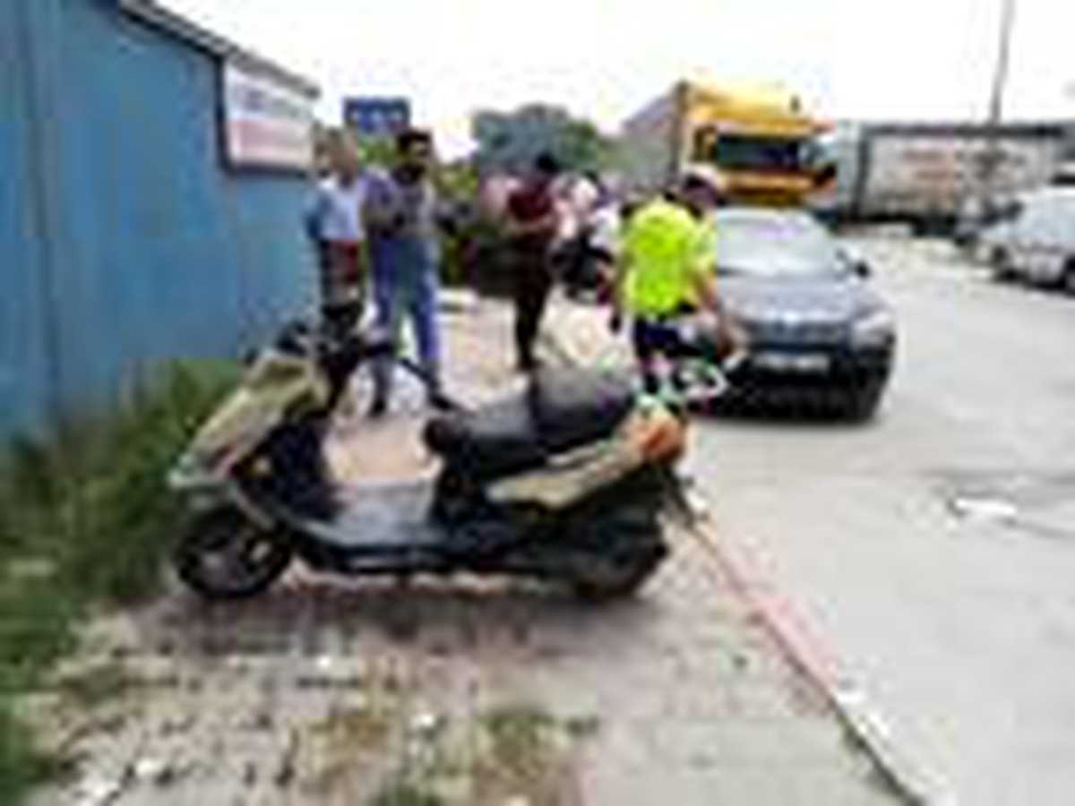Otomobil ile çarpışan motosikletin sürücüsü yaralandı