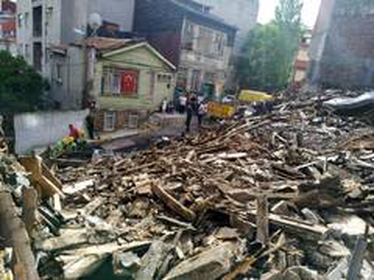(Özel) İstanbul\'da yanmış kafatasının bulunduğu enkazdan insan kemikleri çıktı