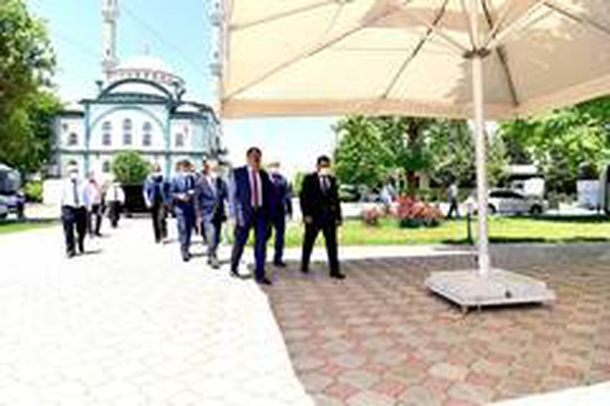 Başkan Gürkan, bayram öncesi şehir mezarlığını ziyaret etti