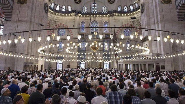 Diyanet'ten bayram namazı açıklaması: Koronavirüs sebebiyle camilerde bayram namazı kılınmayacak