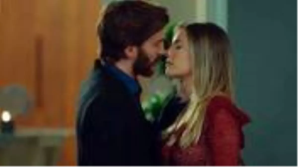 Oyuncu Eda Ece, dizilerdeki öpüşme sahnelerinin nasıl çekildiğini anlattı