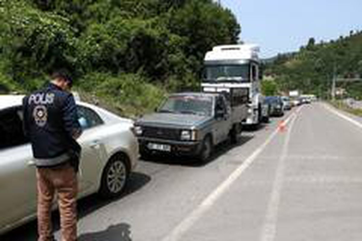 Zonguldak\'a giriş çıkışlarda uzun kuyruklar oluştu