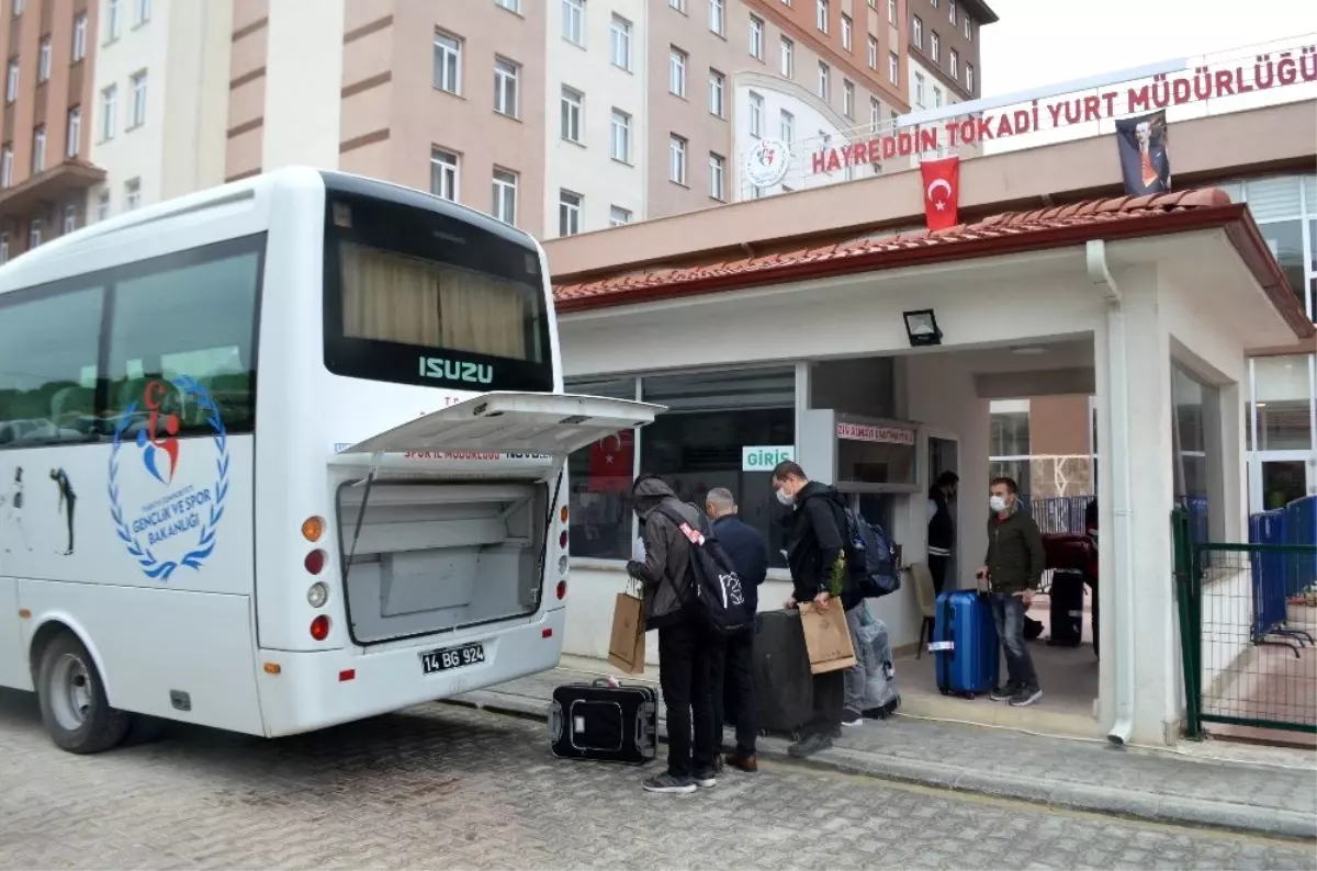 Bolu\'da, yurt dışından geldikten sonra karantina altına alınan vatandaşlar, bayramı aileleriyle...