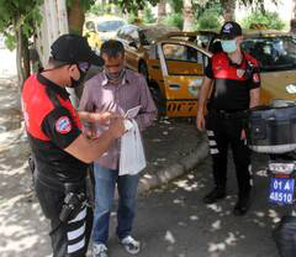 Hastane önlerindeki zorba dilencilere vatandaş isyan etti, polis topladı