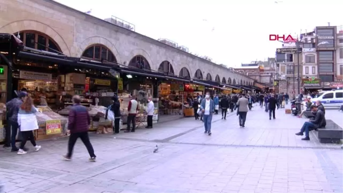 İSTANBUL \'EMİNÖNÜ\'NDE BAYRAM ALIŞVERİŞİ YOĞUNLUĞU