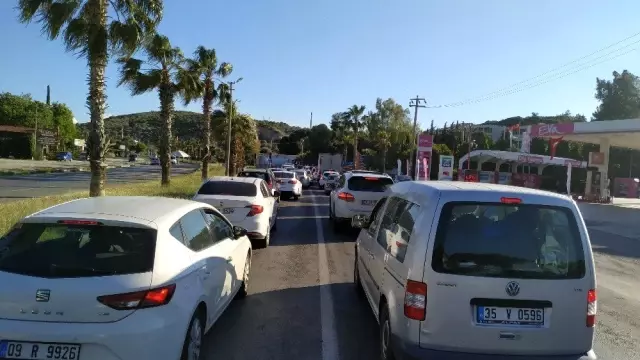 Kuşadası’na araç akını sürüyor Son Dakika