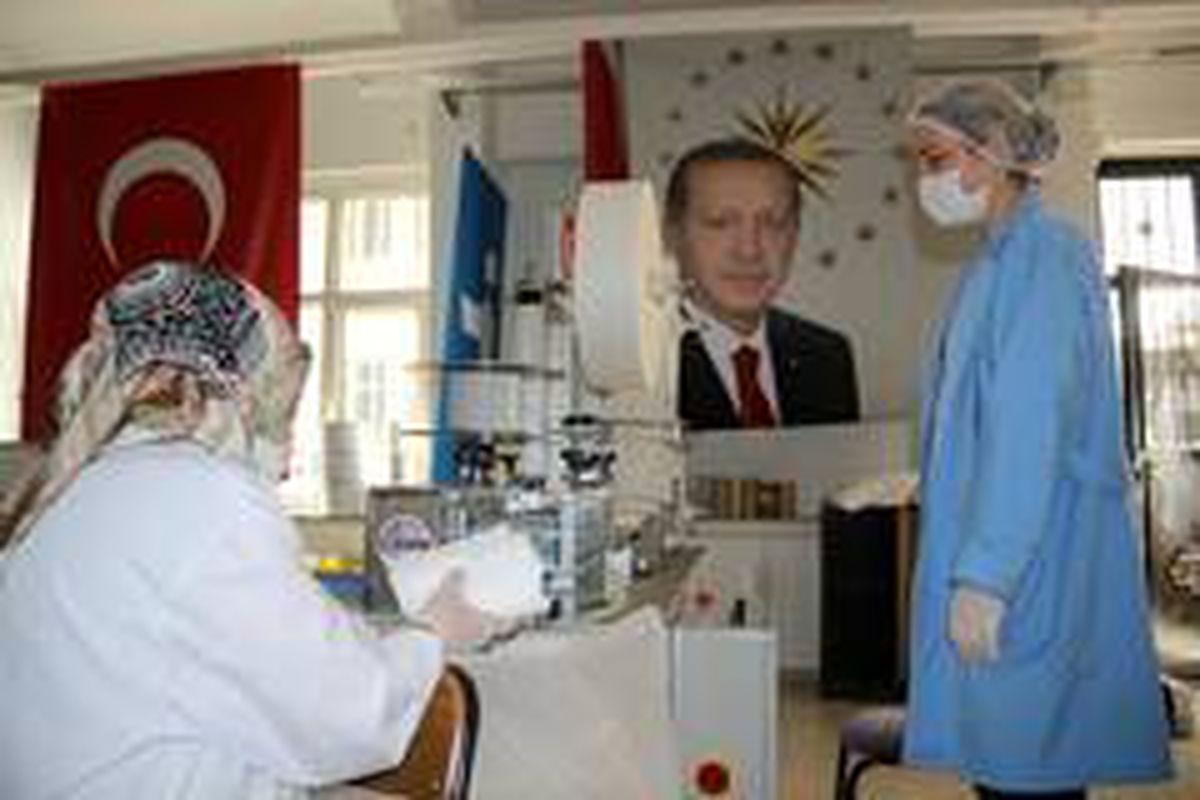 Seri üretim aralıksız devam ediyor: Yıllık hedef, 540 milyon maske