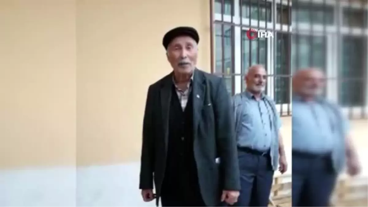 Seyahat izin belgesi alan 65 yaş ve üzeri vatandaşlar yollara düştü