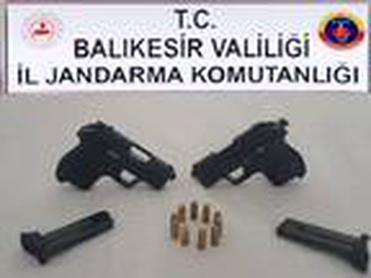 Üzerinde ruhsatsız 2 tabancayla yakalandı
