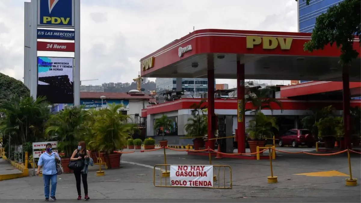 Venezuela\'ya petrol taşıyan beş İran tankerini ABD\'nin engelleme ihtimaline karşı Venezuela ordusu...