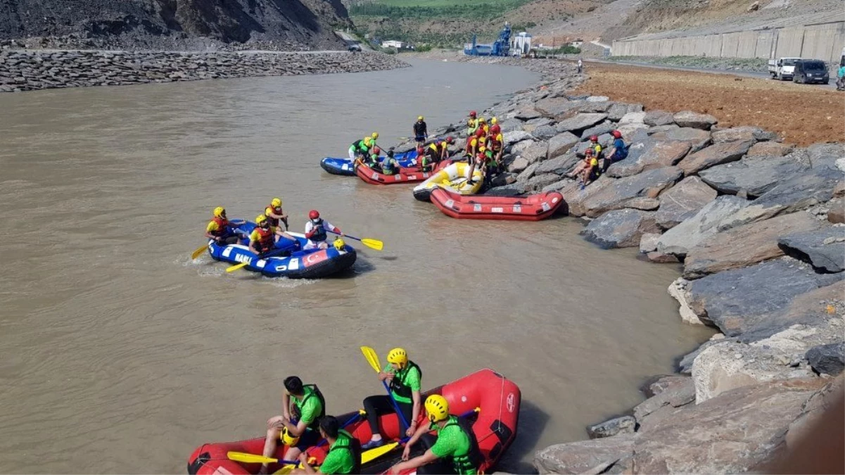 Zap Nehri\'nde rafting heyecanı