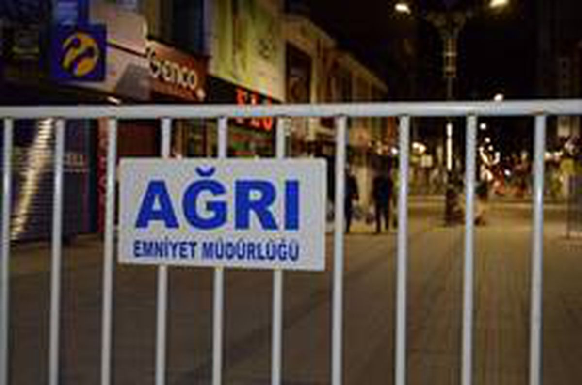 Ağrı\'da caddeler ve sokaklar boş kaldı