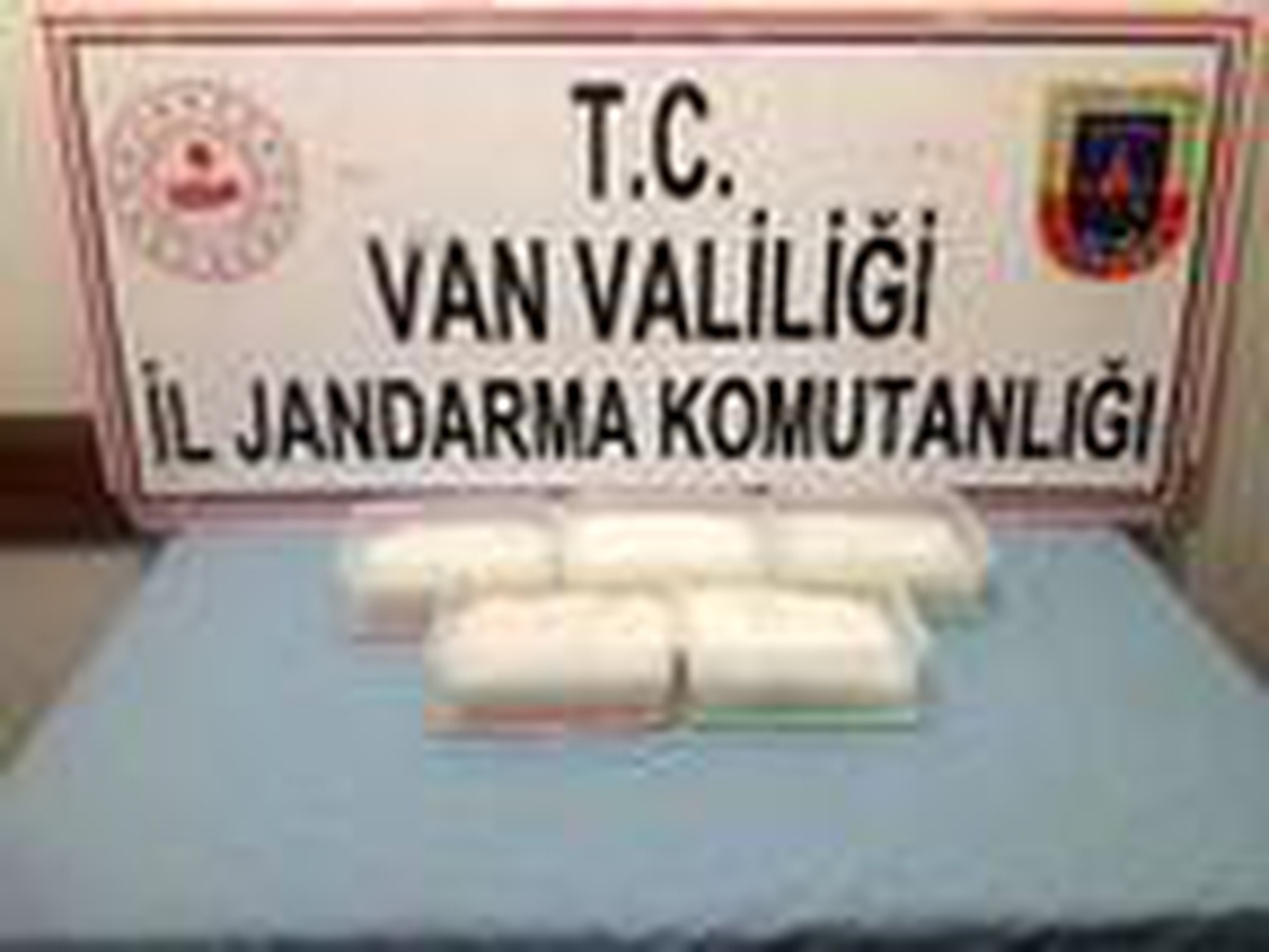 Araziye gizlenmiş 6 kilo uyuşturucu ele geçirildi