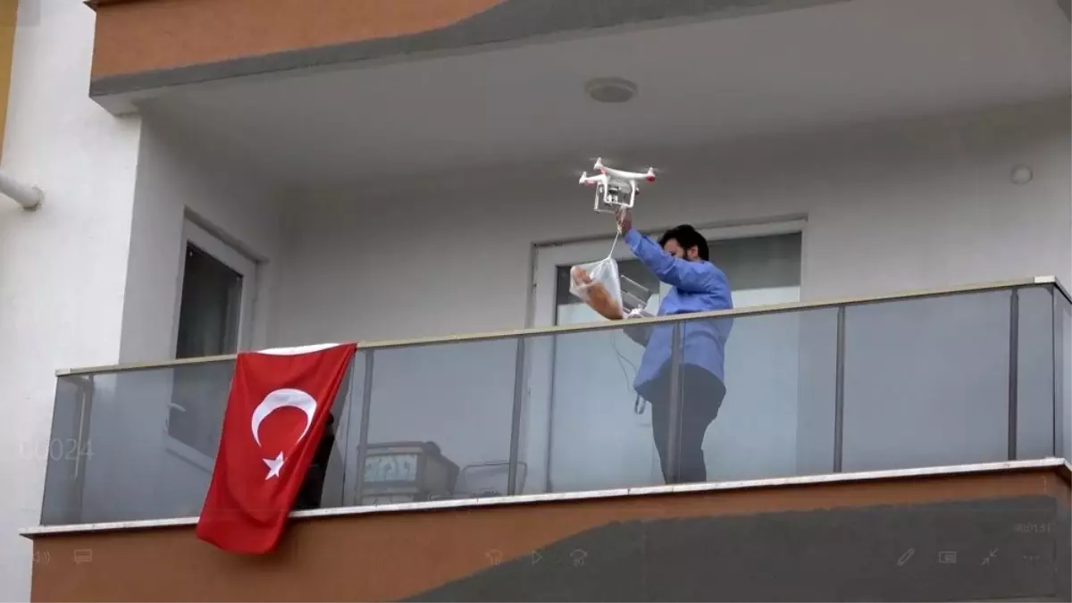 Ekmeğini bakkaldan drone ile aldı