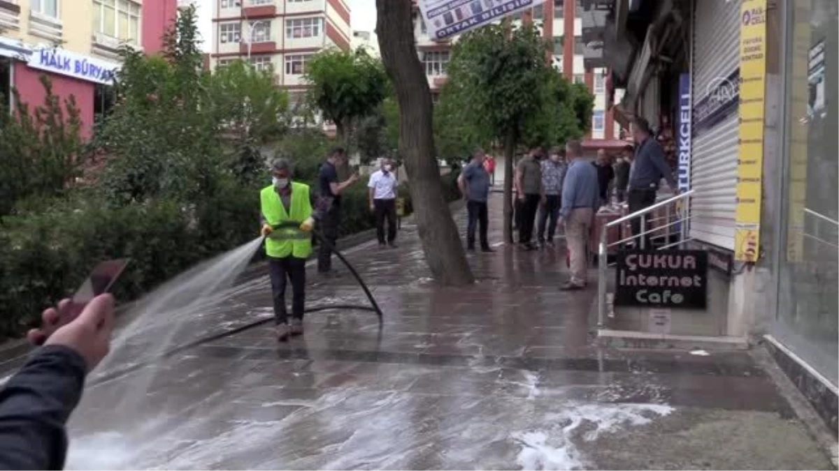 Görevlendirme yapılan Siirt Belediyesinden caddelerde "bayram temizliği"