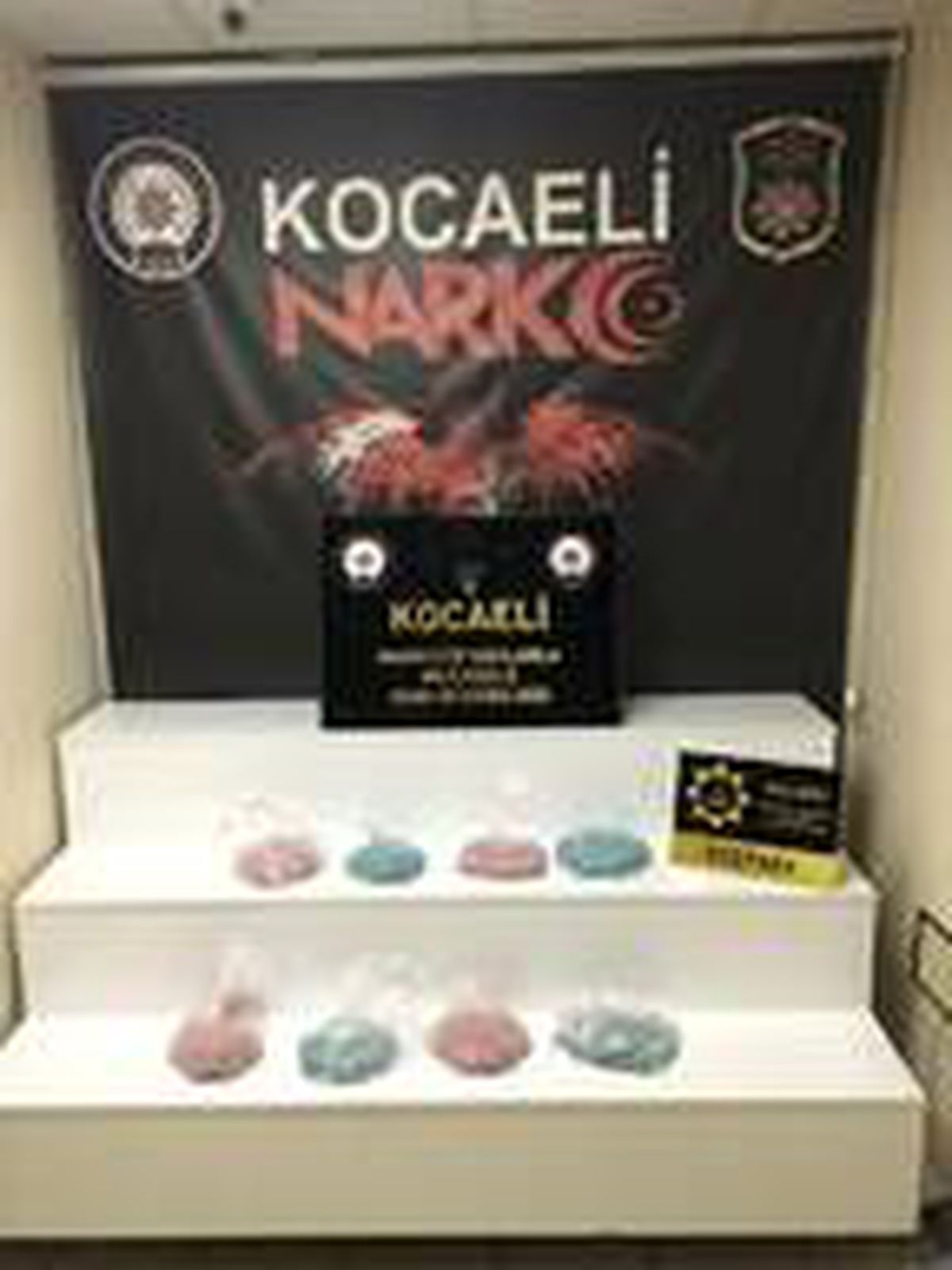 Kargo şirketine ait araçta 34 bin ecstasy hap ele geçirildi; 2 gözaltı