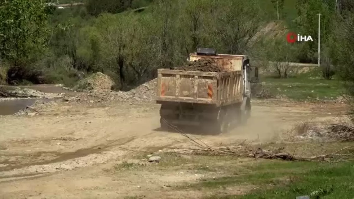 Kışın 10 metre karın yağdığı bölgede stabilize yol çalışması başlatıldı