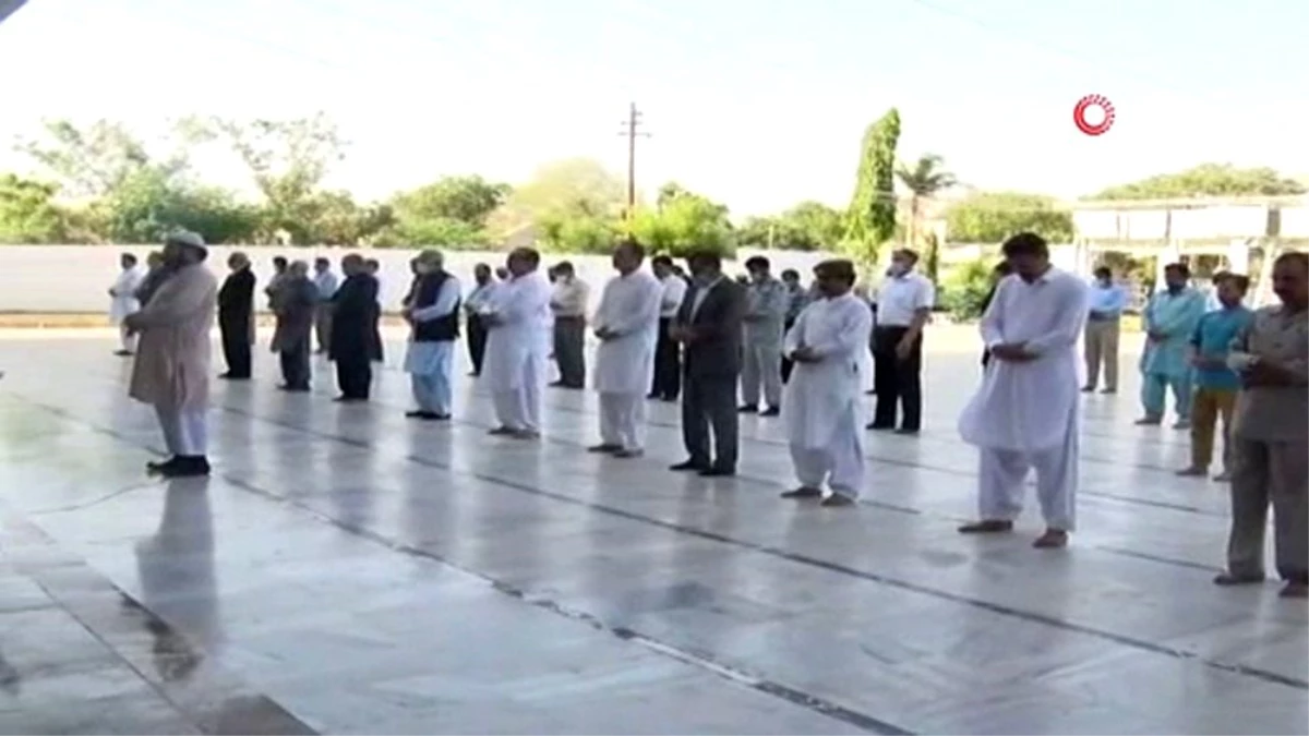 Pakistan\'daki uçak kazasında ölenler için cenaze töreni düzenlendi