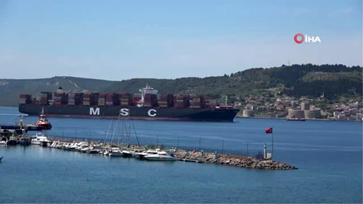 400 metrelik dev konteyner Çanakkale Boğazı\'ndan geçti