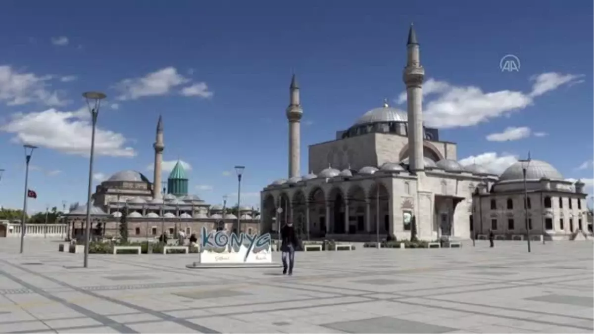 65 yaş ve üstü vatandaşlar, bayramın ilk günü sokağa çıkmanın tadını çıkardı