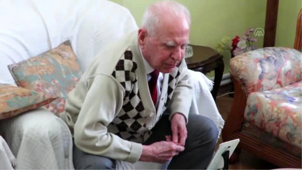 95 yaşındaki Rüştü dede, torunlarına sanal ortamda el öptürdü