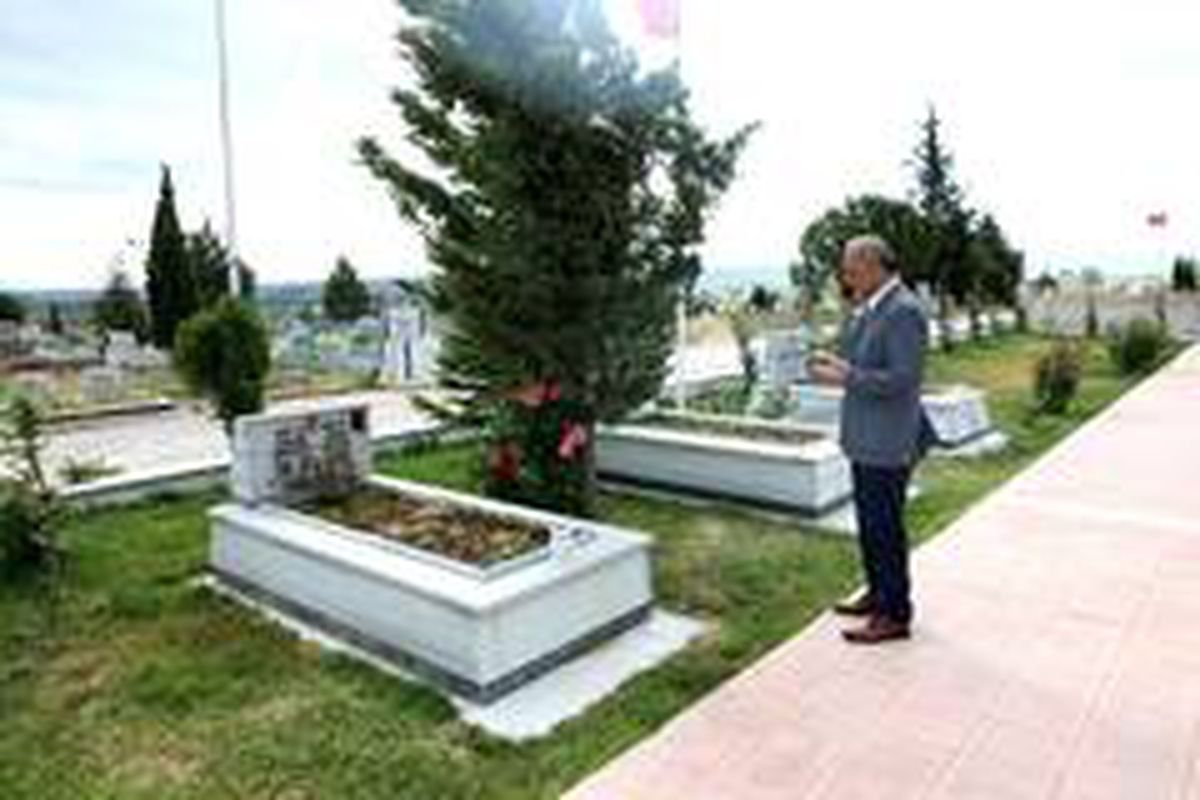 Bayramda şehitler unutulmadı
