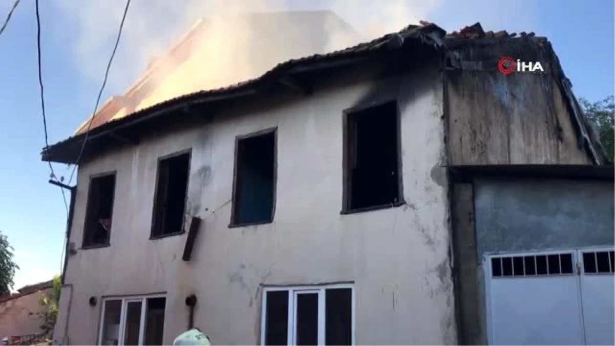 Bursa\'da çıkan yangın bir evi küle çevirdi