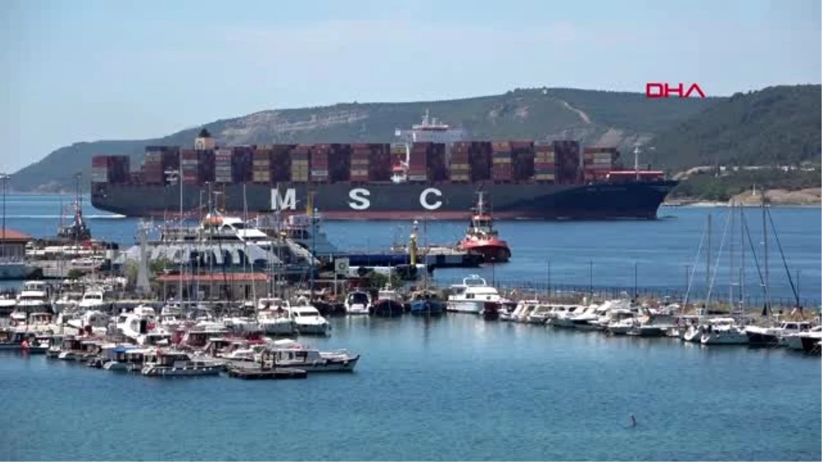 ÇANAKKALE 400 metrelik dev konteyner gemisi Çanakkale Boğazı\'ndan geçti